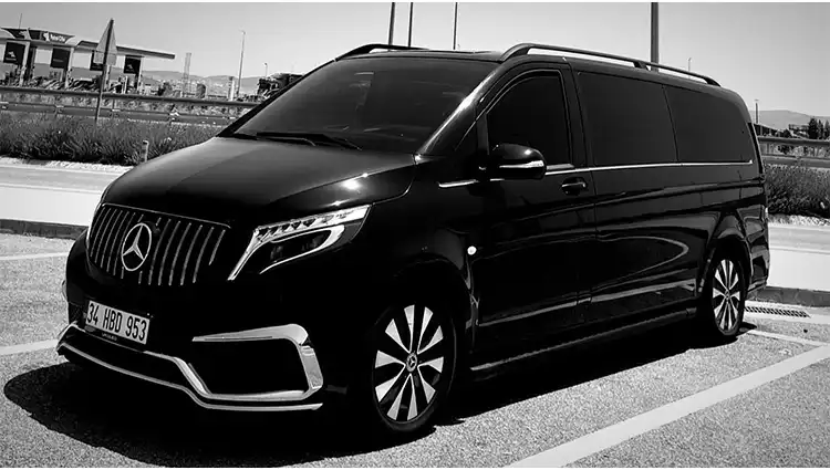 Private round-trip airport transfer vehicle
